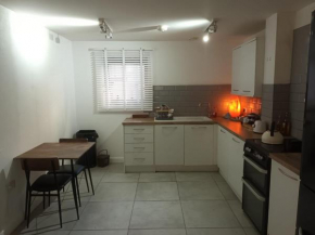 Cosy Modern Apartment in Central Bristol Near Stokes Croft